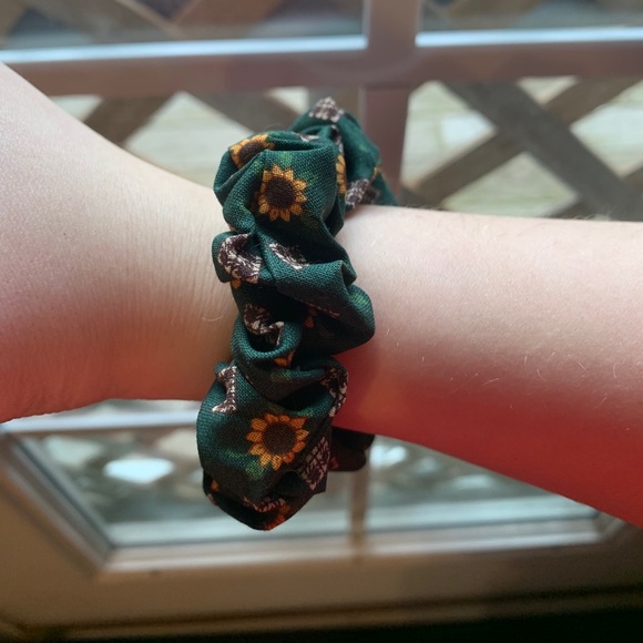 Assorted Scrunchie bundle - Picture 2 of 4